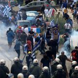 Policija u Solunu koristila suzavac 14