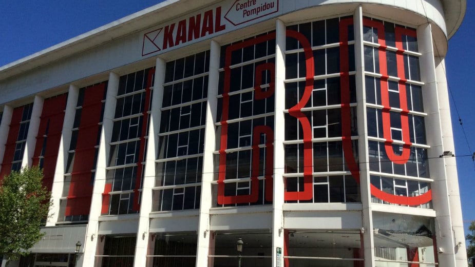 U zgradi Sitroen automobila 1 U zgradi Sitroen automobila 1