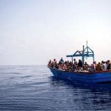 Brod sa 177 migranata pristao u luku na Siciliji 5