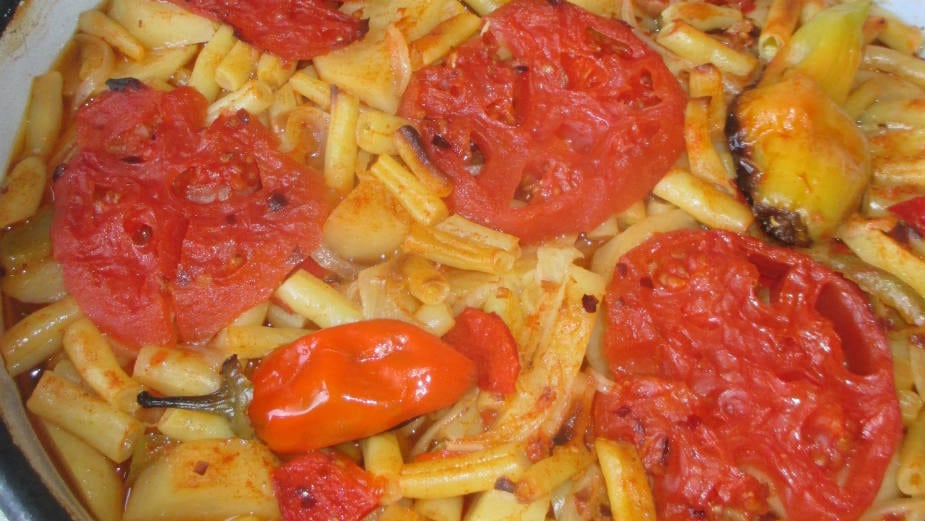 Tepsija (ili na tepsiju)- jelo od boranije, krompira, paprika i paradajza 1