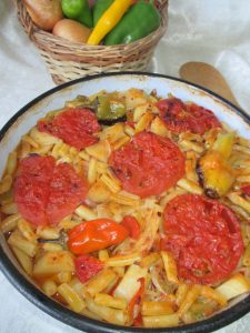 Tepsija (ili na tepsiju)- jelo od boranije, krompira, paprika i paradajza 2
