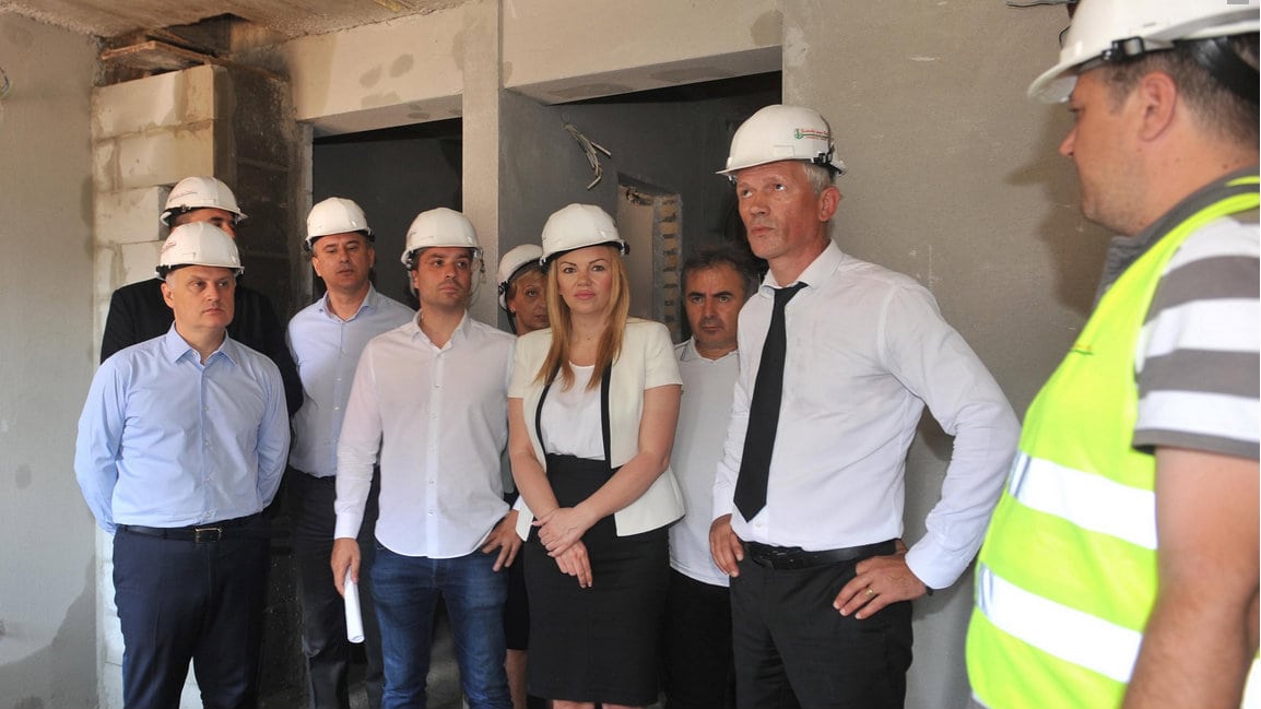 Vesić obišao radove na izgradnji socijalnih stanova za izbeglice 1