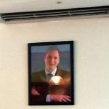 Vučićev portret na zidu u kantini kasarne 5