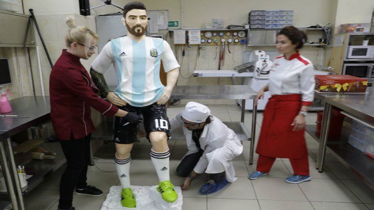 Moskovski poslastičari napravili čokoladnog Mesija za njegov 31. rođendan 1