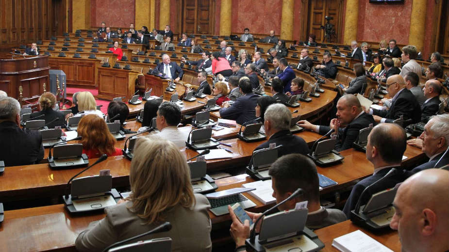 Svaki peti parlamentarac ima najmanje dve plate 1