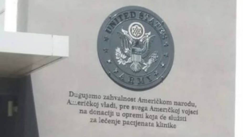 Traže da se sa zgrade ukloni grb Vojske SAD 1