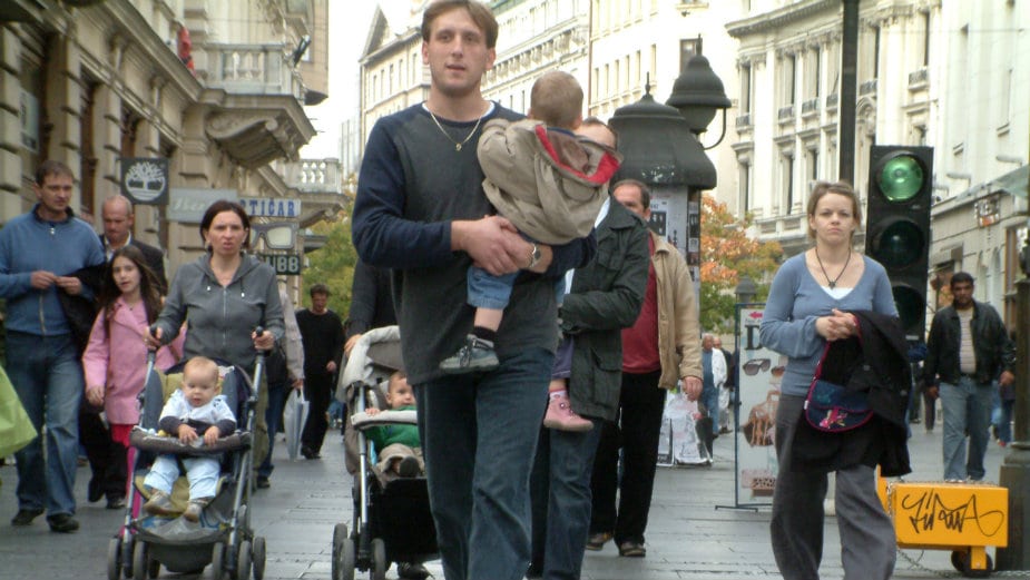 Srbija podeljena oko budućnosti svoje dece 1