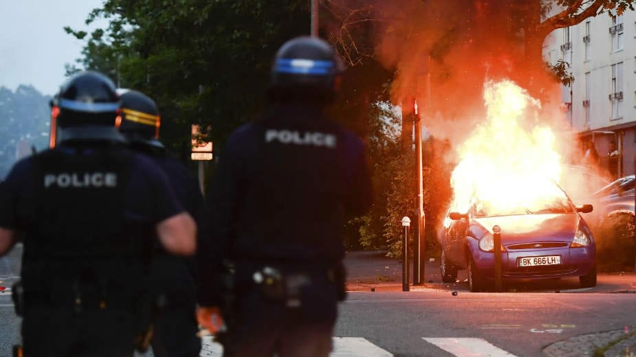 Francuska bolesna od svojih predgrađa 1