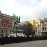 Mešavina bola, tihe tuge i zagrljaja 13