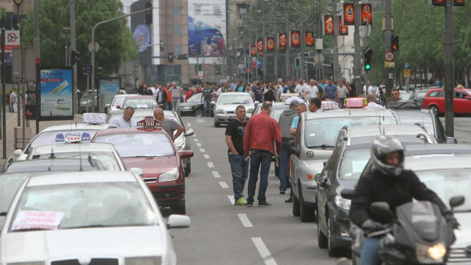 Taksisti: Car Go protežira premijerka - Car Go: Diskriminisani smo 1