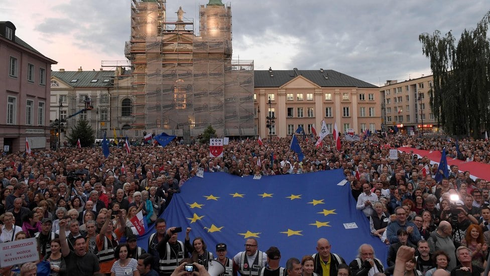 Sutkinja Gersdorf u Poljskoj protivi se zakonu o penziji 3 Demonstranti na protestu ispred Vrhovnog suda