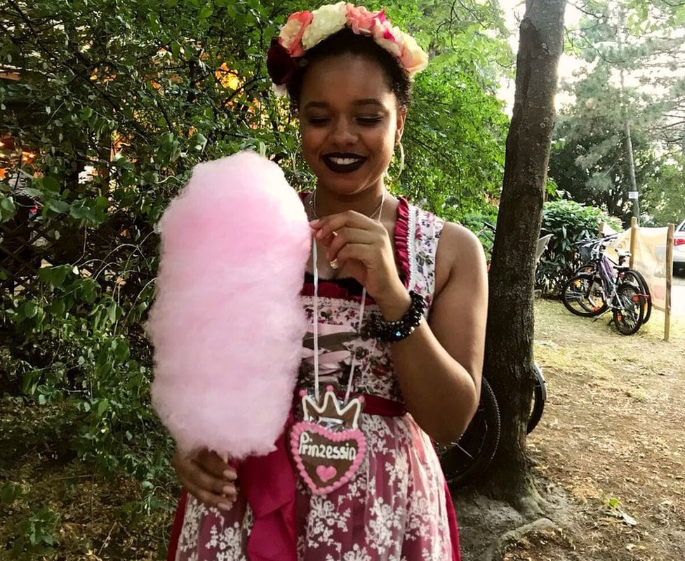 Blokirana na Fejsbuku zbog poruke o rasizmu u Austriji 1 Imoan Kinšasa u drindlu