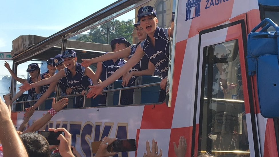 Francuska i Hrvatska dočekale fudbalske heroje 5 Navijačice Hrvatske