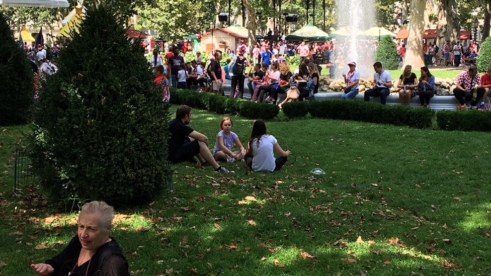 Francuska i Hrvatska dočekale fudbalske heroje 6 Navijači u parku