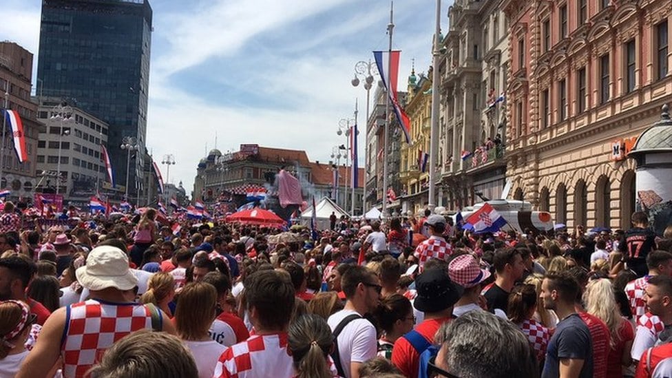 Francuska i Hrvatska dočekale fudbalske heroje 10 Trg Bana Jelačića u zastavama