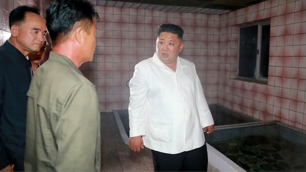 Kim Džong Un u obilasku kupališta u odmaralištu Onpho Holidej Kamp u provinciji Severni Hamjong