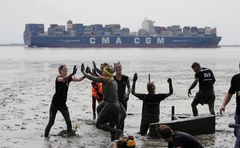 Takmičari Olimpijskih igara u blatu u nemačkom gradu Brunsbitelu