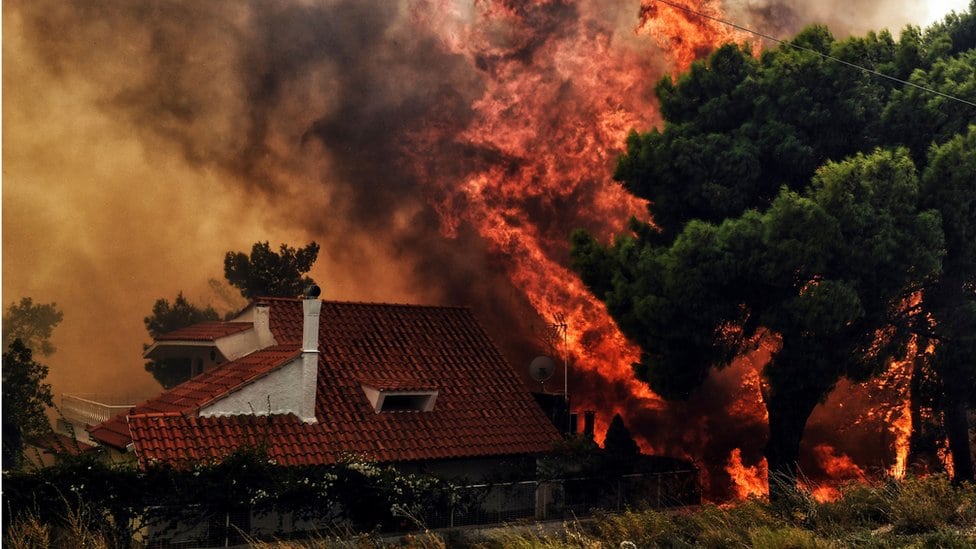 Vatra je uništila mnoge kuće