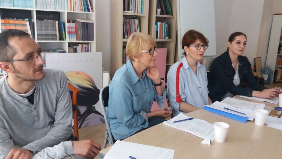 Kako pokrenuti mlade i naučiti ih da misle svojom glavom 1 Kako pokrenuti mlade i naučiti ih da misle svojom glavom 1