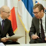 Vučić uputio čestitku Makronu povodom Dana Republike 2