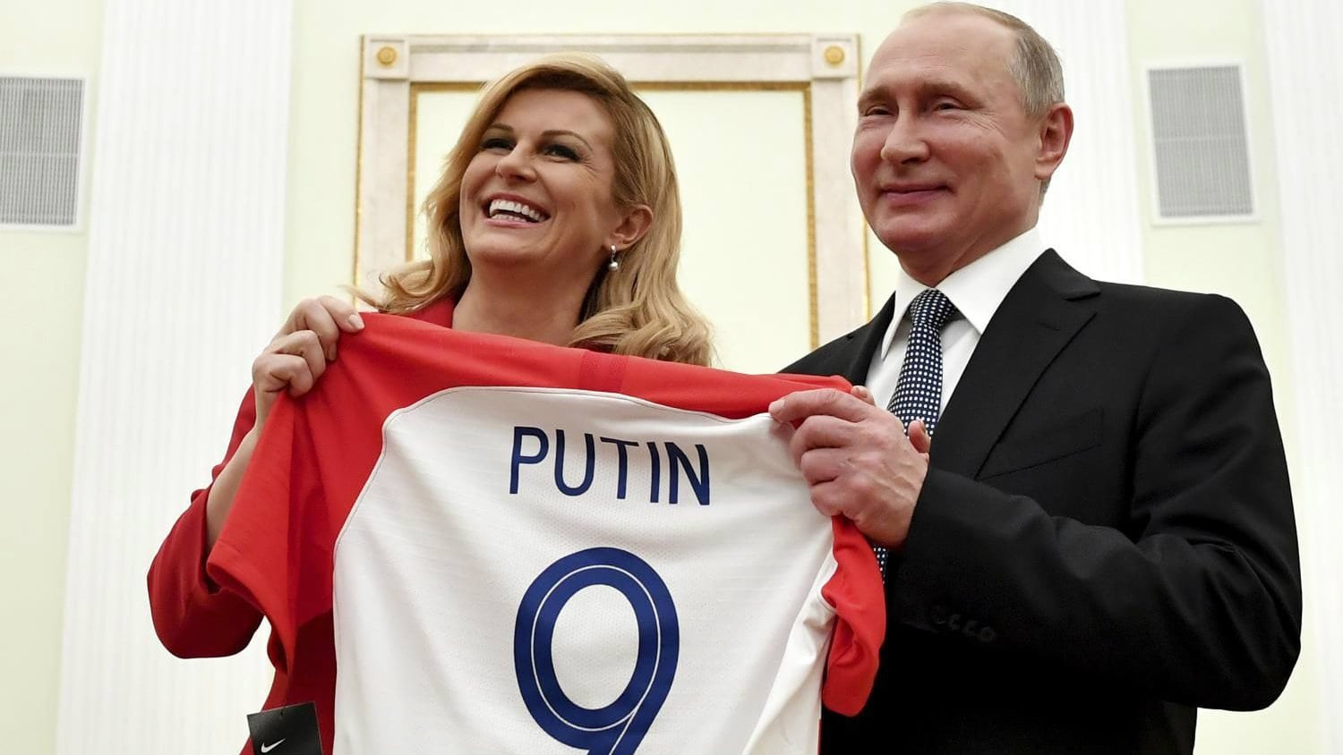 Grabar-Kitarović poklonila Putinu dres hrvatske reprezentacije 1