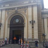 Vrata Glavne železničke stanice zaključana, na ulazu znakovi za radove 6