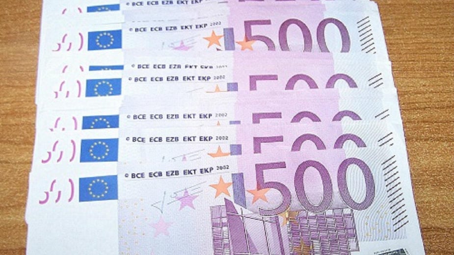 Na Gradini otkriveni evri ispod patosnice automobila 1