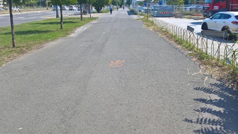 Izbledela biciklistička staza, grad ignoriše prijave 1