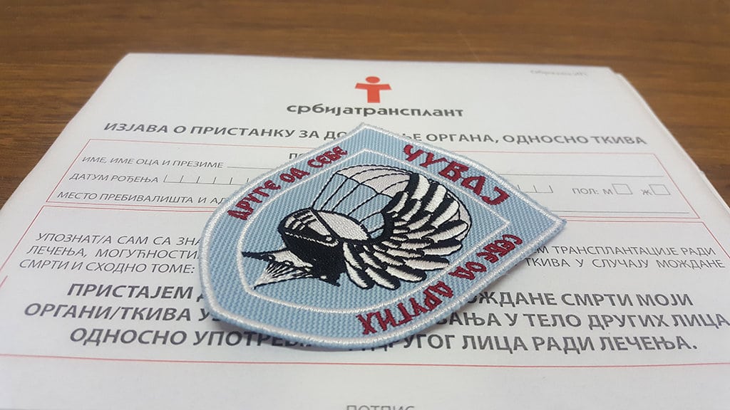 Padobranci potpisali 36 donorskih kartica 1