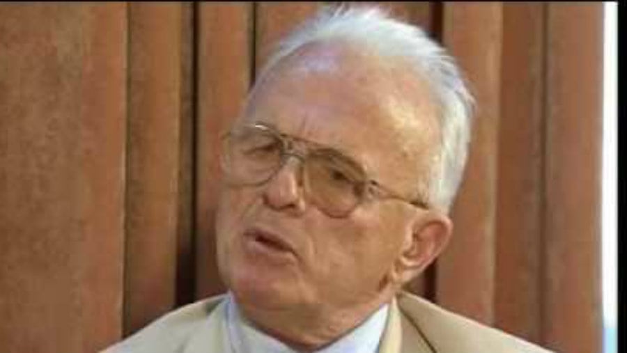 Preminuo Adem Demaći 1