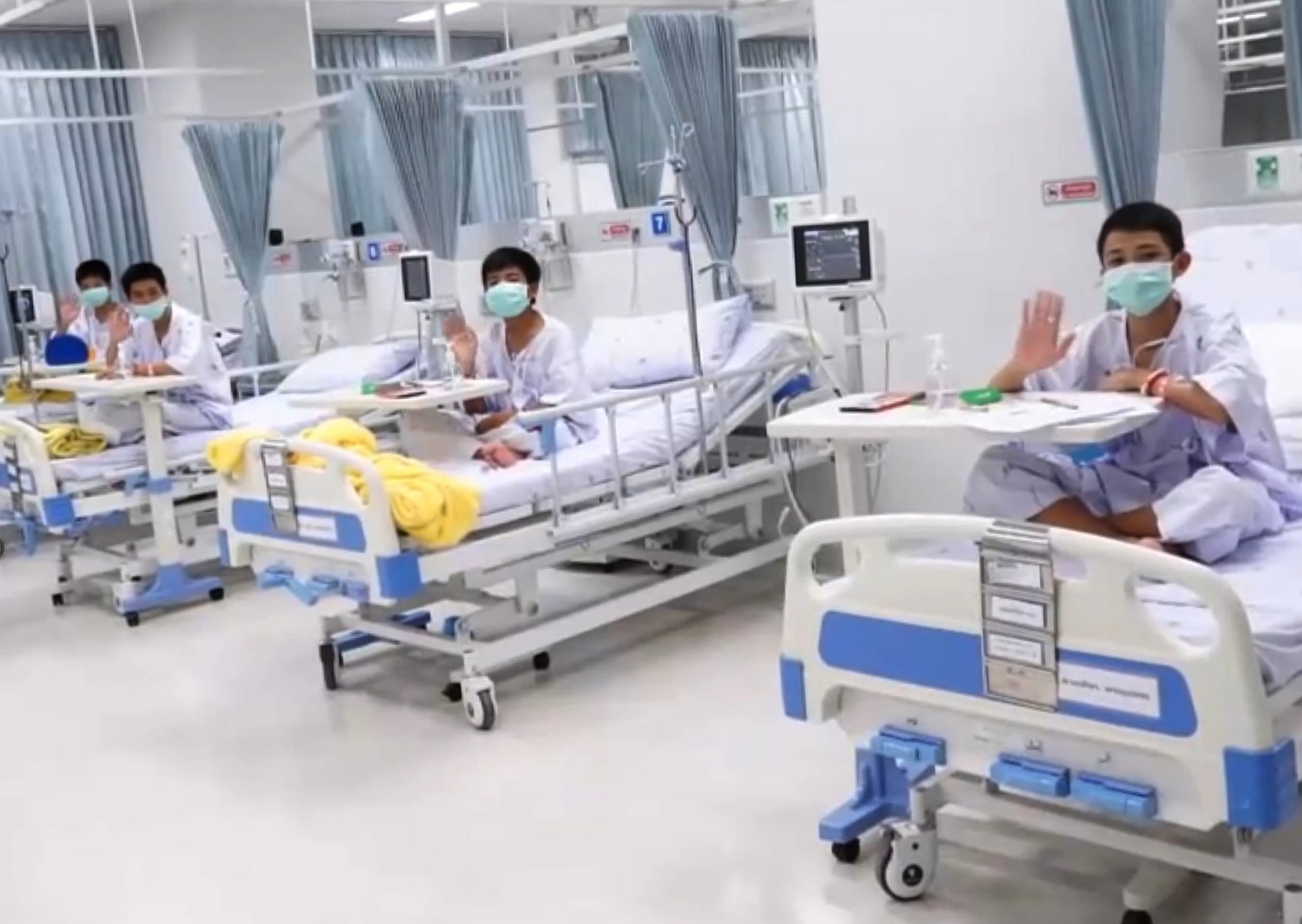 Tajlandski dečaci u četvrtak izlaze iz bolnice 1