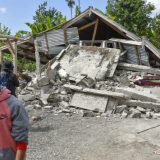 Indonezija: Desetine ljudi poginulo i povređeno u zemljotresu 10