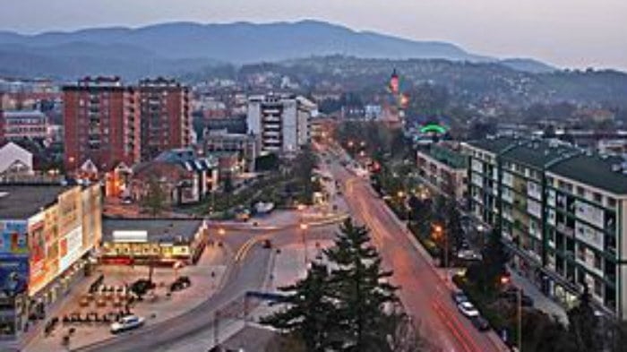 Sa stadiona u Loznici ukrao reflektore, brusilice, testere, bušilice 1