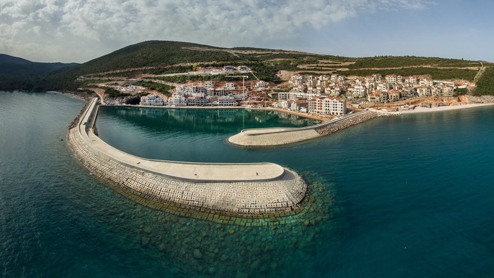 Potonuo gliser kod poluostrva Luštice, spaseno devet osoba 1