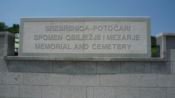 memorijalni-centar-poto%C4%87ari-srebrenica-wikipedia-Lucignolobrescia-678x381.jpg