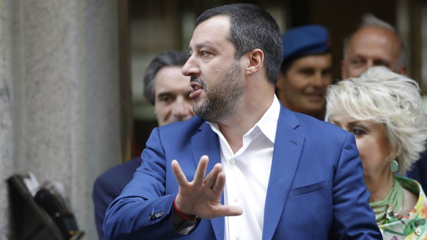 Italijanski brod spasio 54 migranta, Salvini odbio da dođu u Italiju 1
