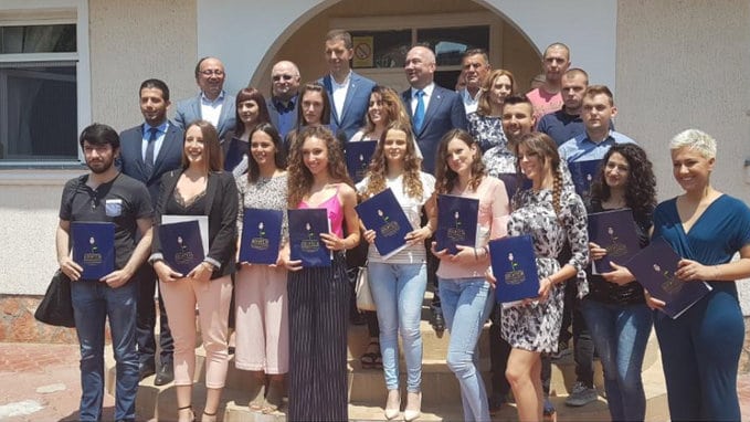 Udovičić dodelio stipendije studentima u Kosovskoj Mitrovici 1