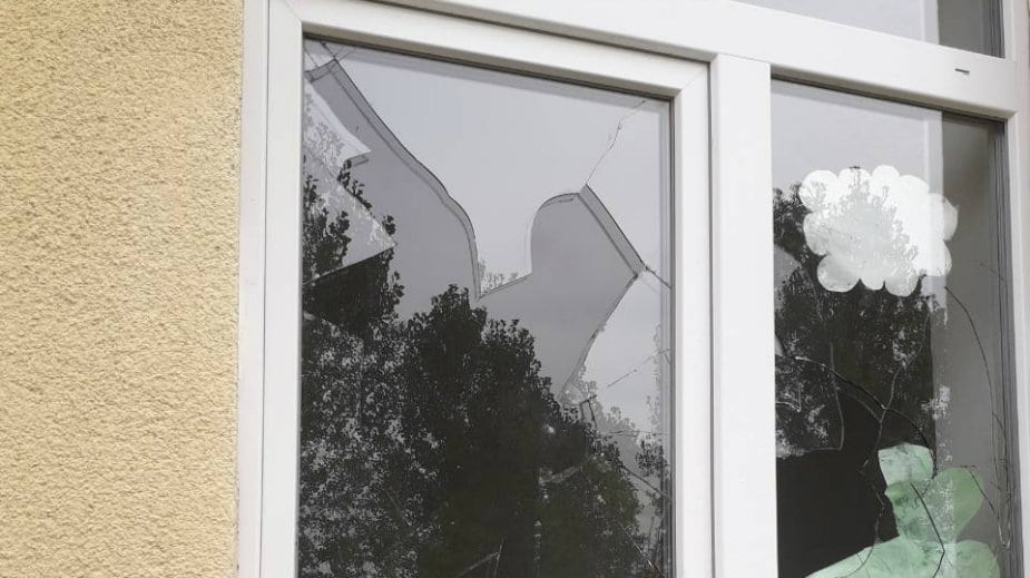 Kamenovana srpska OŠ na KiM 1