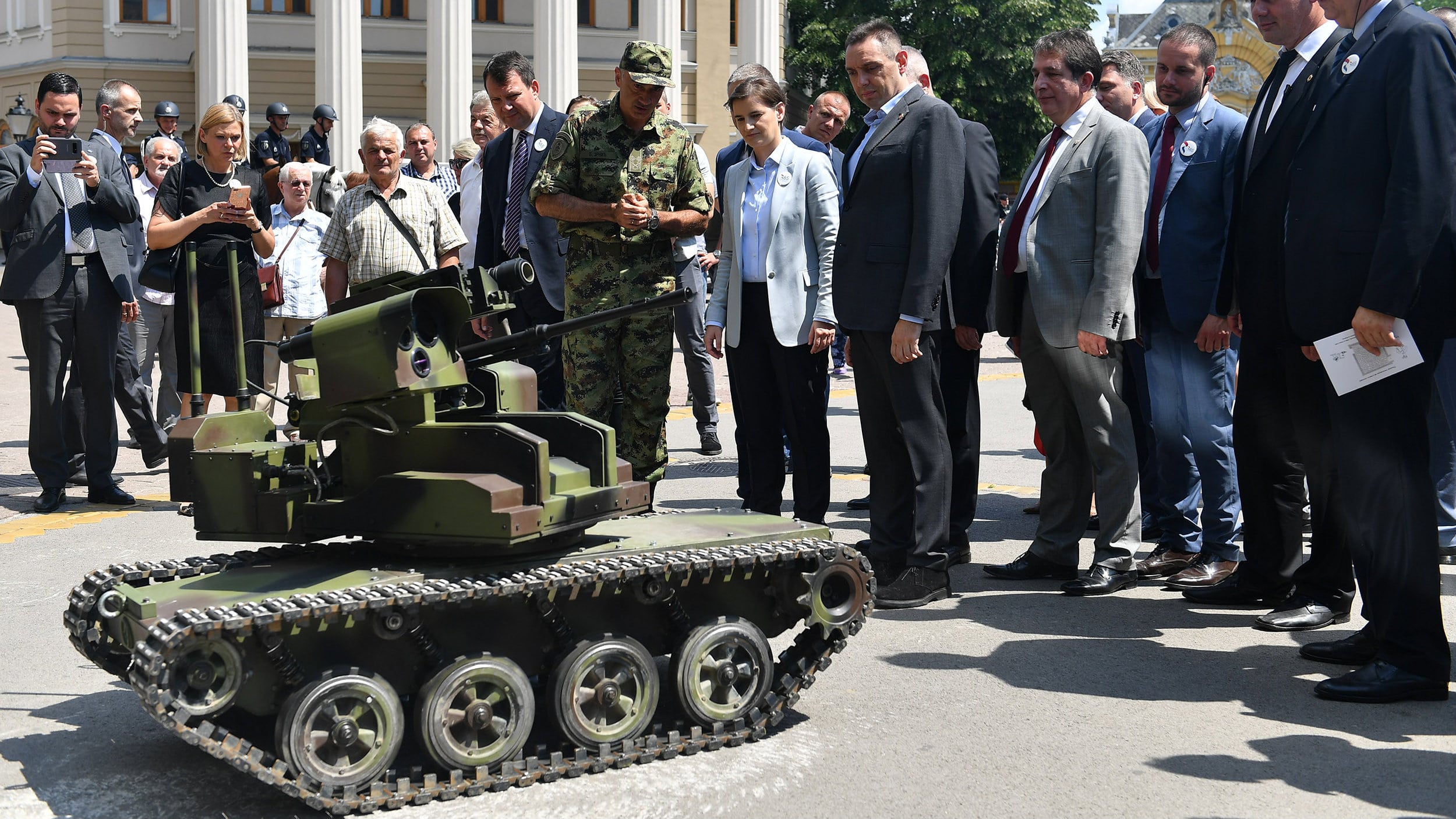 Vulin: Vojska Srbije se ubrzano oprema i naoružava (FOTO) 1