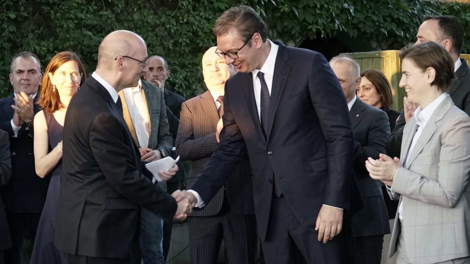 Vučić: Računamo na Francusku i Makrona 1