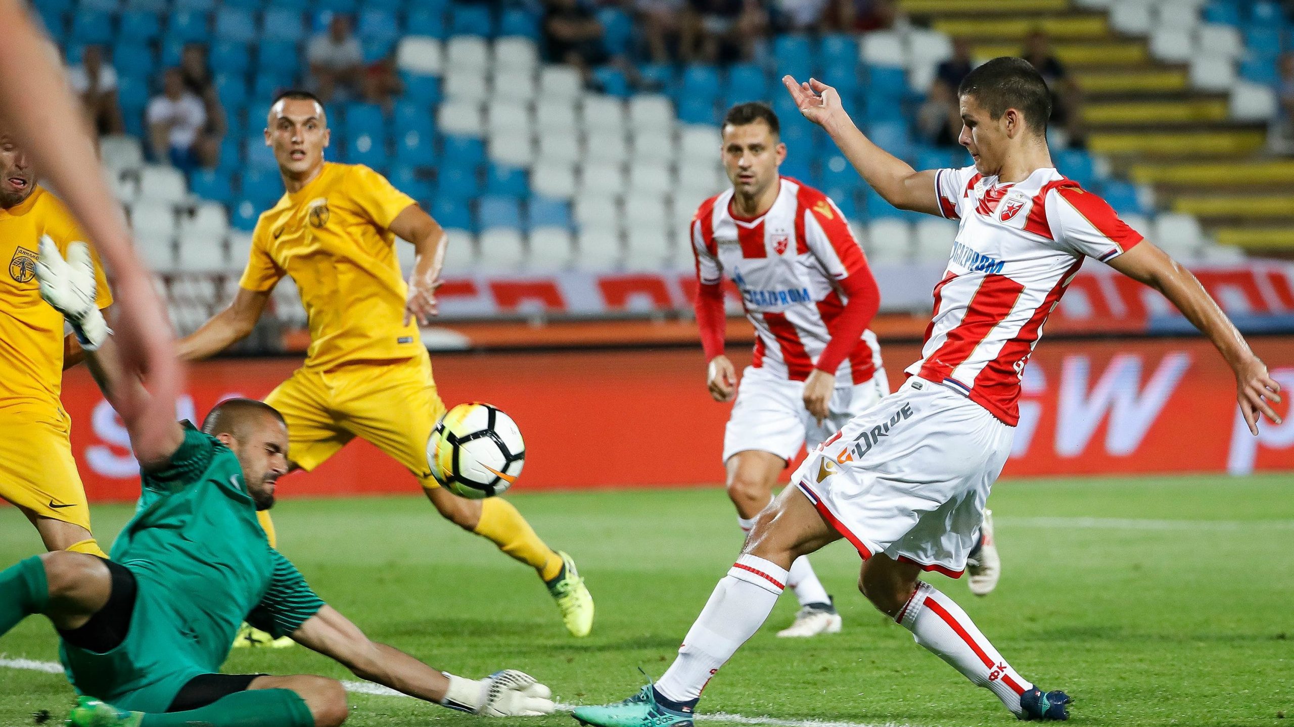 Zvezda odbranu fudbalske titule počela pobedom nad Dinamom 1