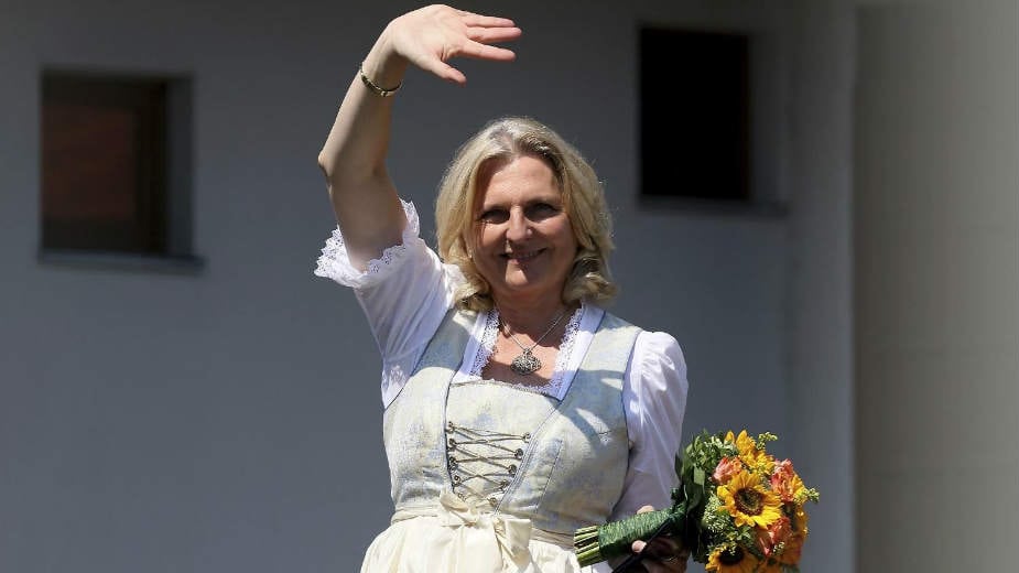 Karin Knajsel: Nevesta u senci Putina 1