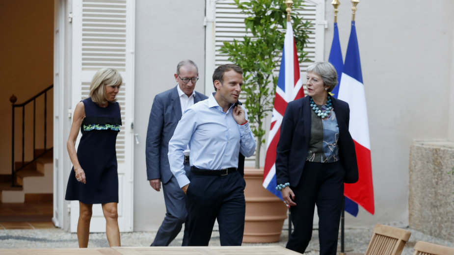 Razvejan Makronov imidž spontanosti 1