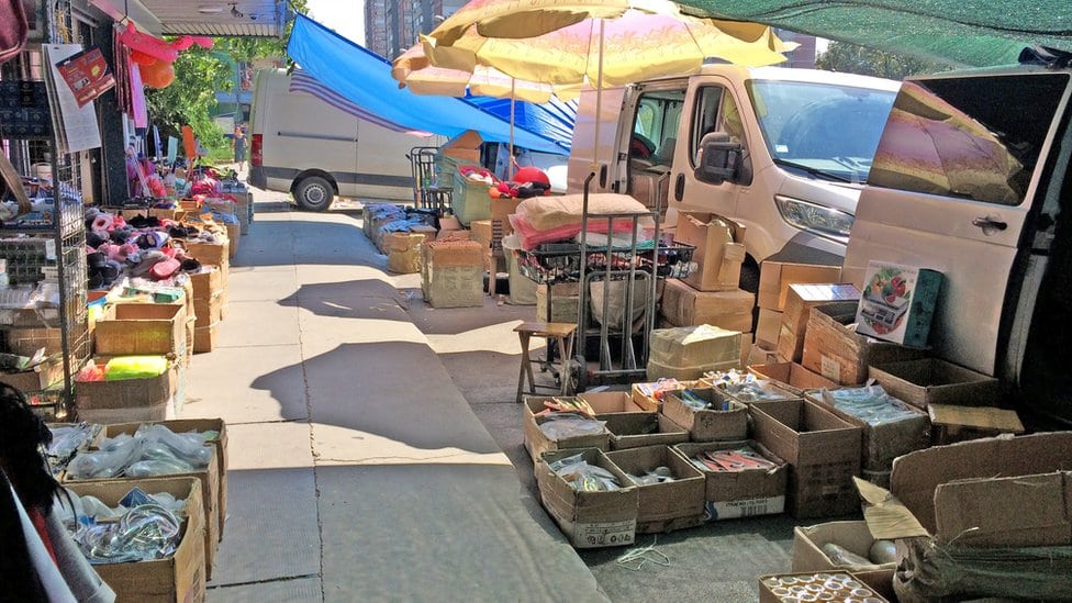 Polaganje vožnje u Srbiji: „Niko ko ne zna tečno srpski ne može da dobije dozvolu" 1 Kineski tržni centar, Novi Beograd