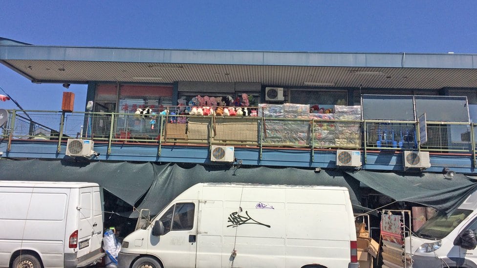 Polaganje vožnje u Srbiji: „Niko ko ne zna tečno srpski ne može da dobije dozvolu" 4 Kineski tržni centar, Novi Beograd