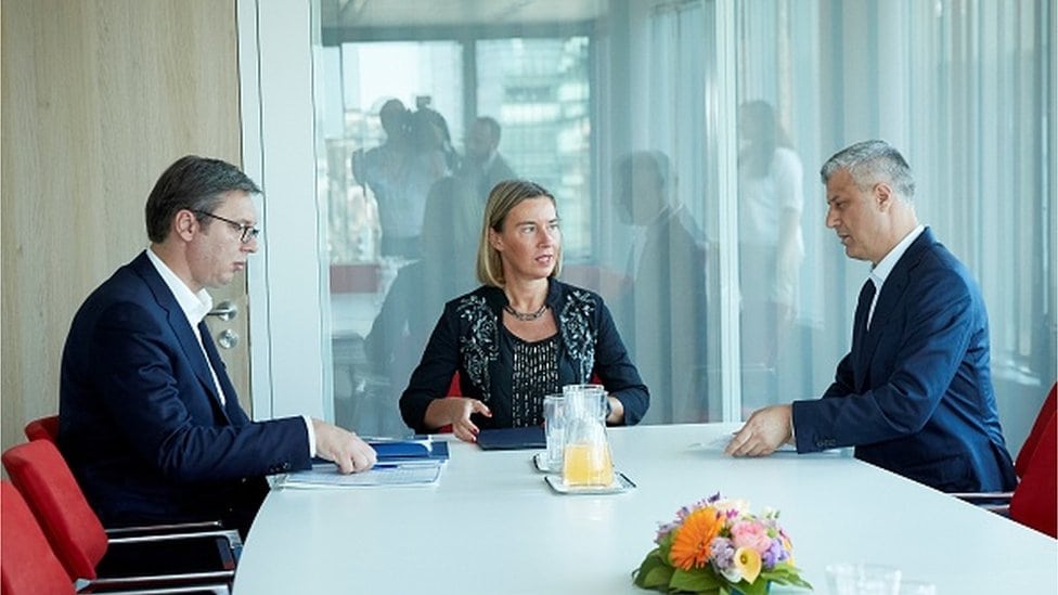 Srbija i Kosovo: Karte na stolu 2 Vučić, Mogerini i Tači u Briselu