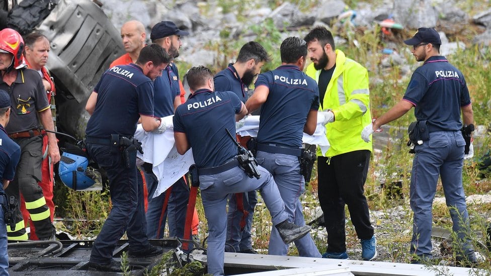 Spasioci iz svih delova Italije pomažu u nesreći