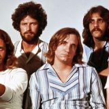 O čemu se radi u pesmi „Hotel California" grupe Igls? 4