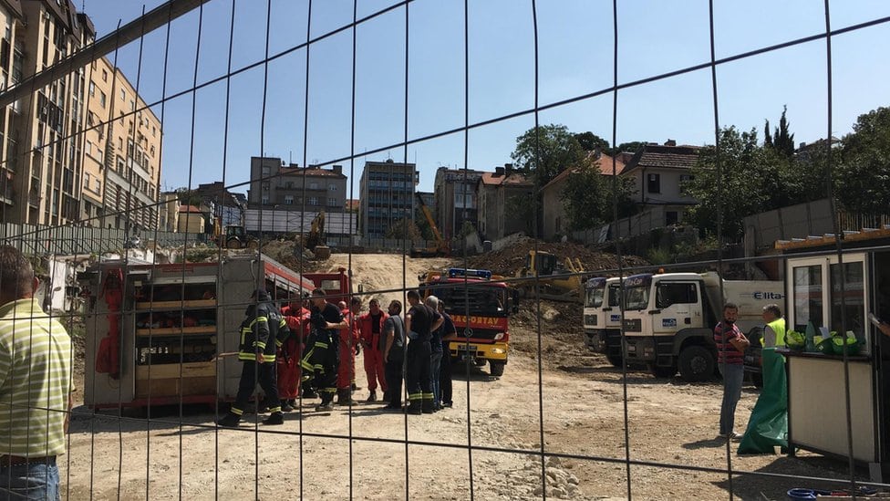 Ko je odgovoran za bezbednost radnika na gradilištima 2 Gradilište, vatrogasna kola, radnici i vatrogasci