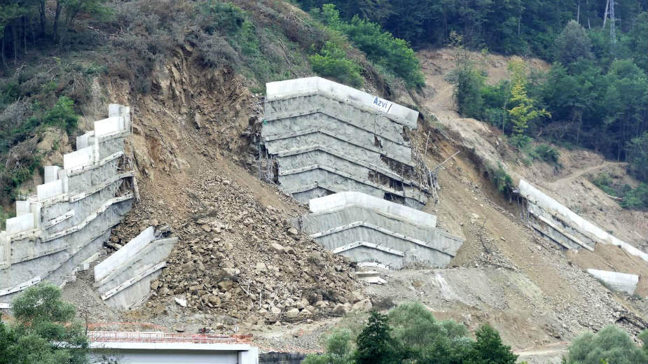 Još se ne zna ko je odgovoran za potporne zidove na Koridoru 10 1